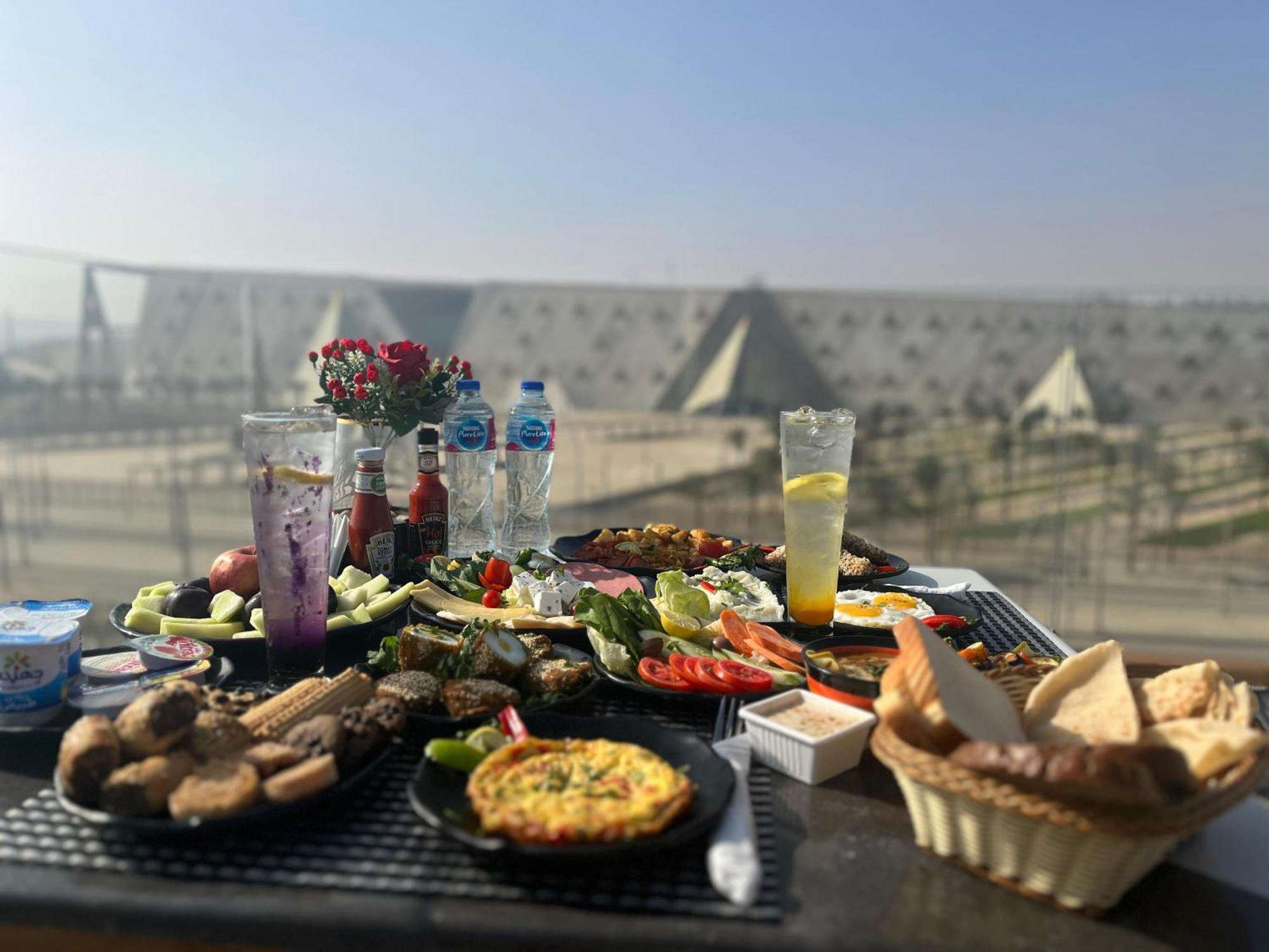 Royal Great Pyramid Inn Kafr Ghatati Екстериор снимка